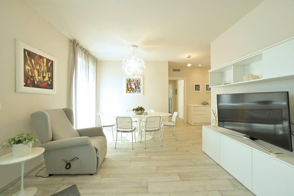 Luxury Apartament Con Garage Vista Mare Alassio Per 6 Persone Bagian luar foto