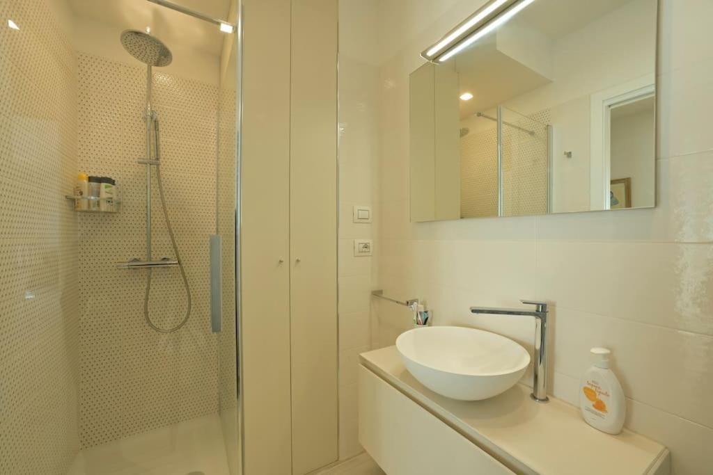 Luxury Apartament Con Garage Vista Mare Alassio Per 6 Persone Bagian luar foto