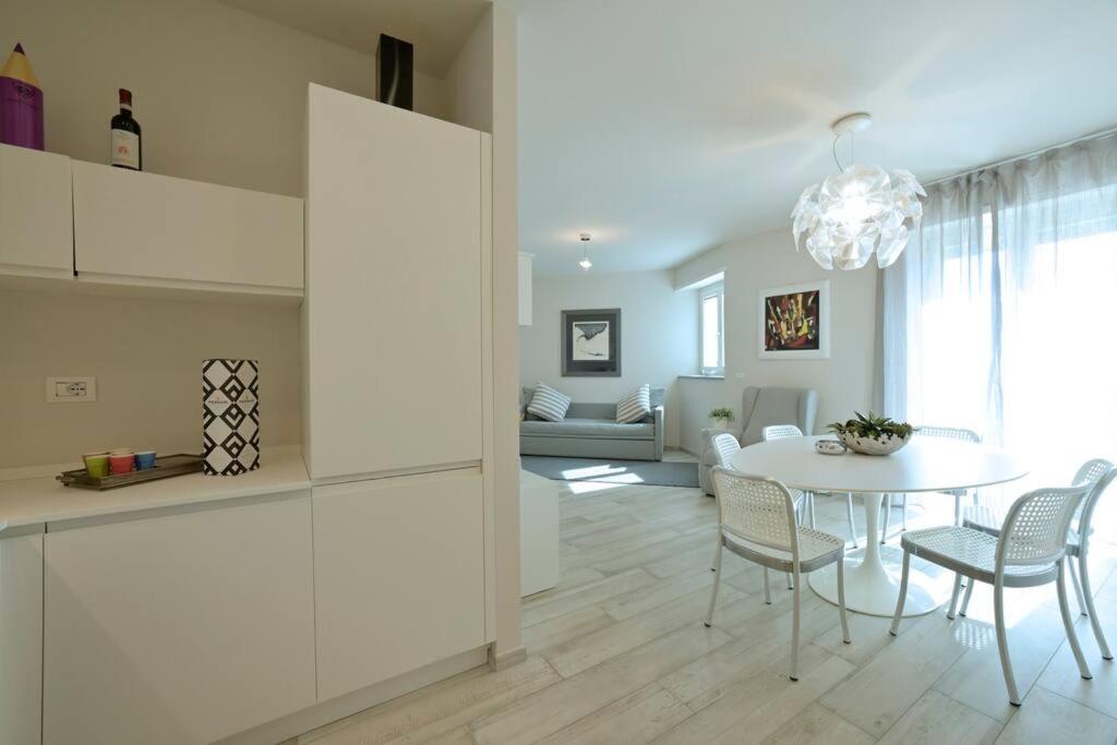 Luxury Apartament Con Garage Vista Mare Alassio Per 6 Persone Bagian luar foto