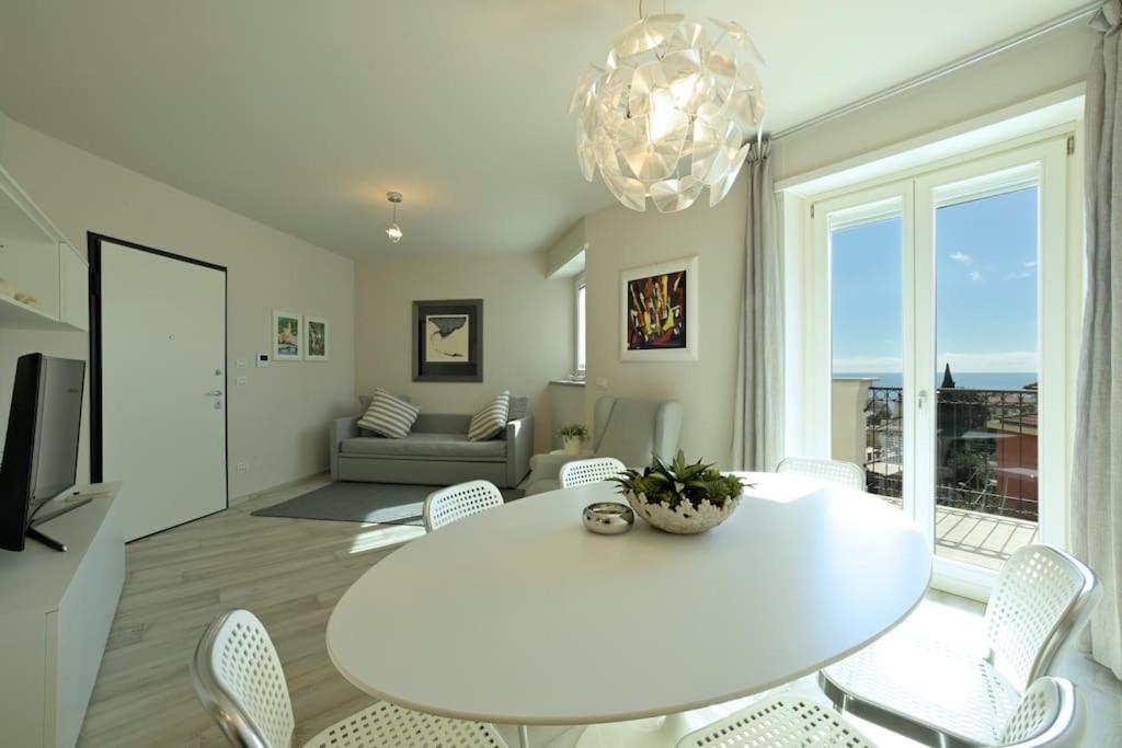 Luxury Apartament Con Garage Vista Mare Alassio Per 6 Persone Bagian luar foto